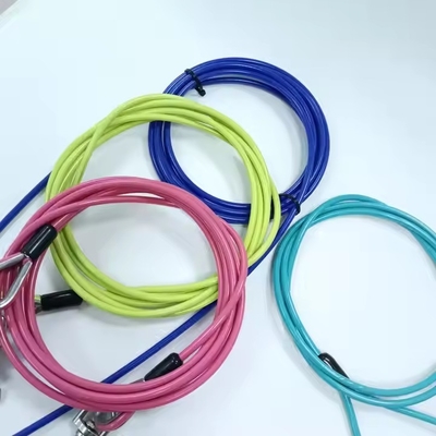 Kualitas 15ft Dog Leash Spiral Stake Dengan Metal Spring Double Ended Steel Glue Coating Wire Traction Rope pabrik